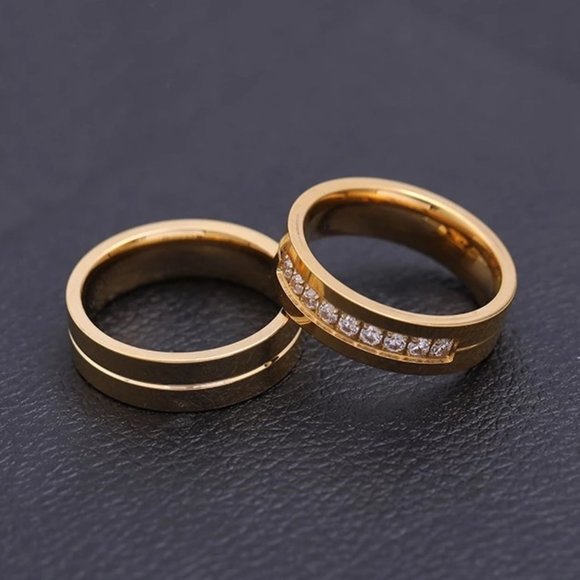 Gold ring with cubics. - Picture 3 of 5